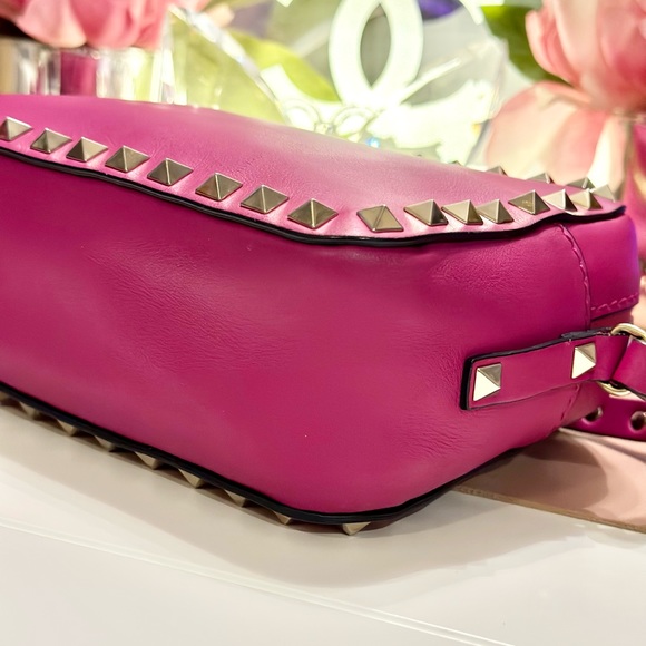 SOLD Pink Valentino Rockstud Crossbody Bag 💗 - Picture 4 of 13